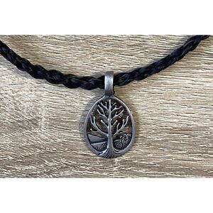 Cowboy Collectibles Horsehair Choker with Tree of Life Charm 18"